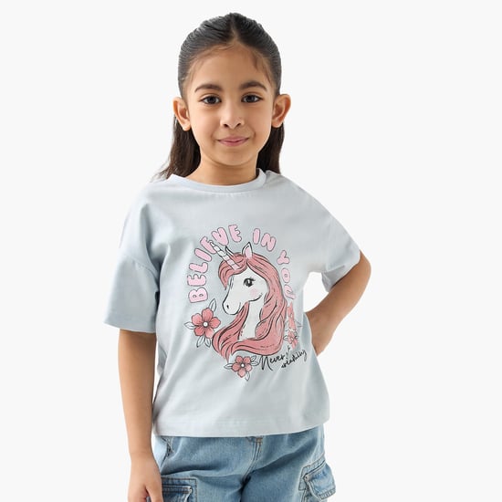 Juniors Graphic Print T-shirt with Drop Shoulder Sleeves and Crew Neck