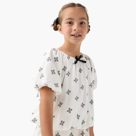 Juniors All-Over Print Top with Balloon Sleeves