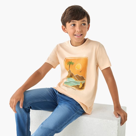 Juniors Graphic Print T-shirt with Short Sleeves