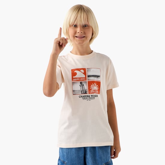 Juniors Graphic Print T-shirt with Short Sleeves