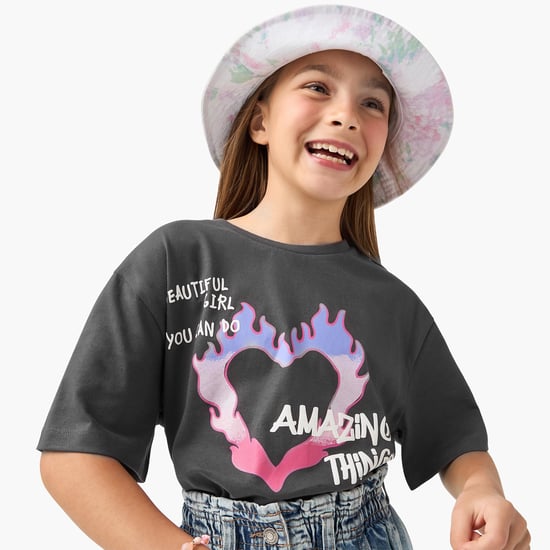 Juniors Graphic Print T-shirt with Short Sleeves and Round Neck
