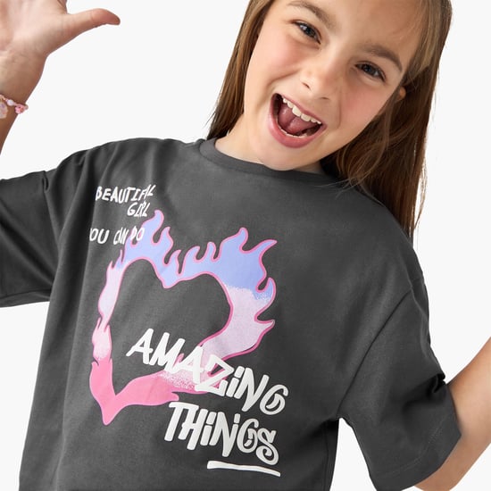 Juniors Graphic Print T-shirt with Short Sleeves and Round Neck