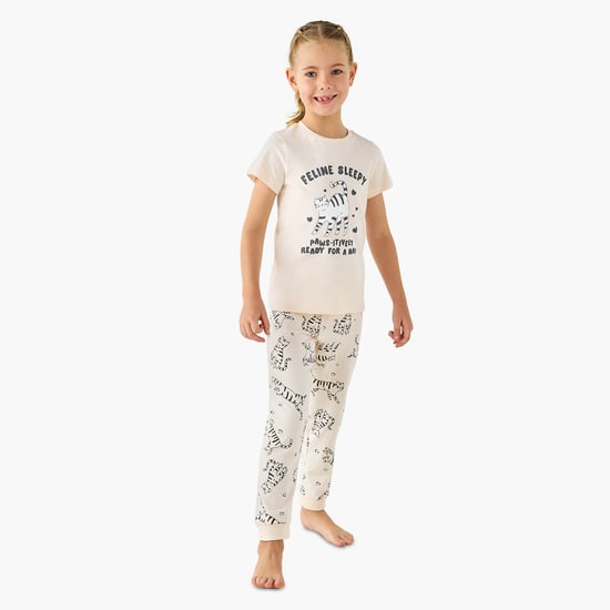 Juniors Cat Print T-shirt and Joggers Set