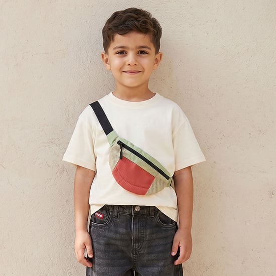 Juniors Solid T-shirt with Crossbody Bag Accent