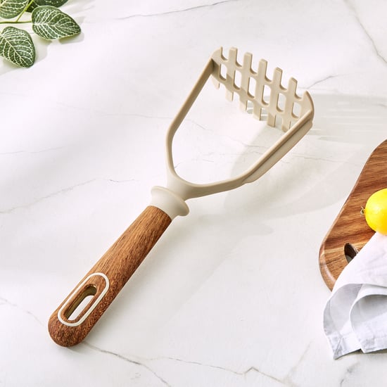 Chef's Pride Cerro Potato Masher with Wooden Handle
