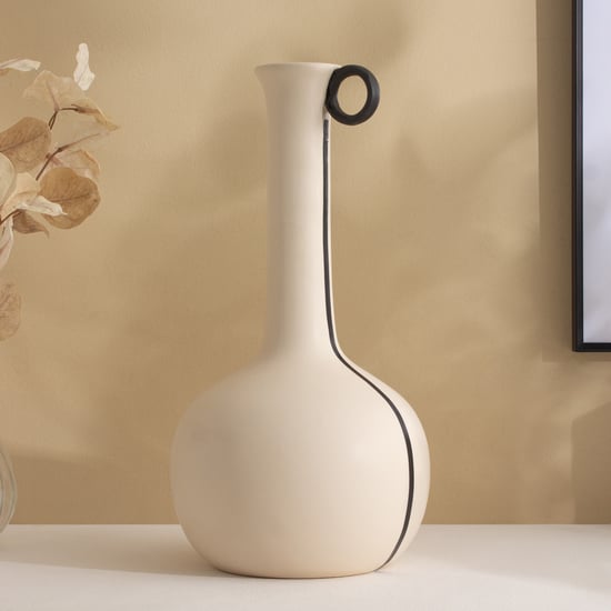 Acroma Est Hae Ceramic Vase
