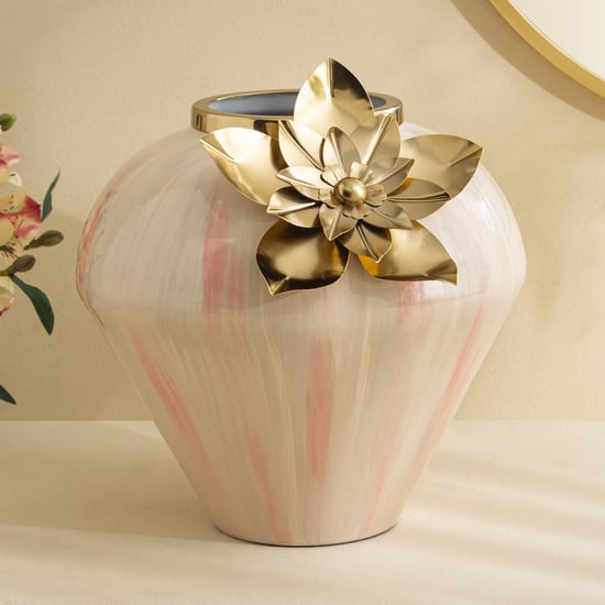 Tamaira Colt Metal Floral Vase