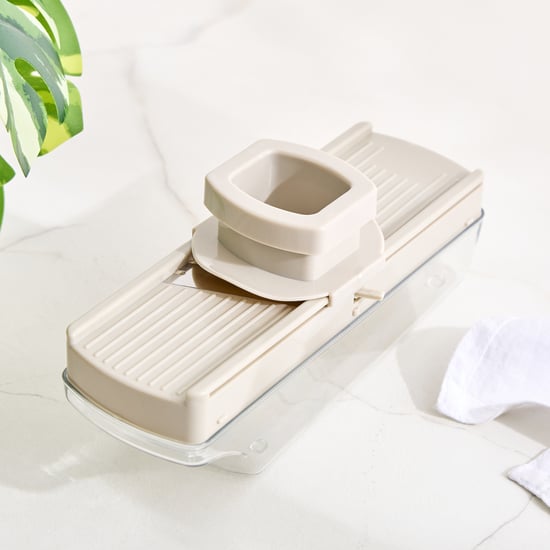 Rosemary Cove Polypropylene Dry Fruit Chopper with Storage