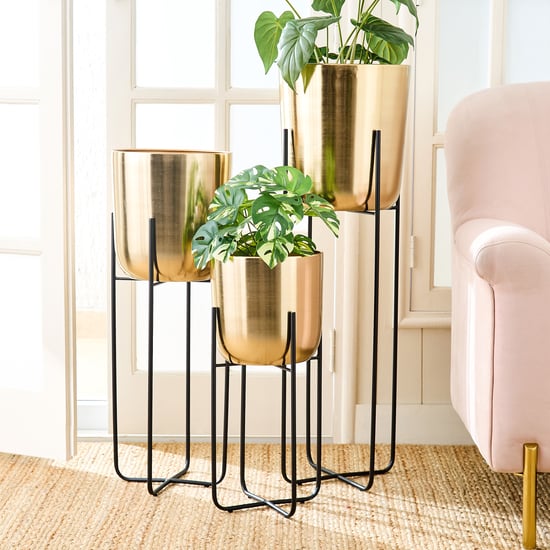 Gardenia Fest Set of 3 Metal Floor Planters with Stand