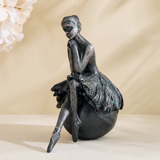 Splendid Barbara Polyresin Lady Figurine