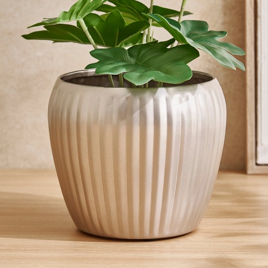 Corsica Amaze Metal Ribbed Table Planter