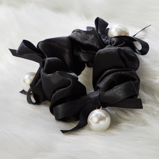 FAME FOREVER Pearl Embellished Scrunchie