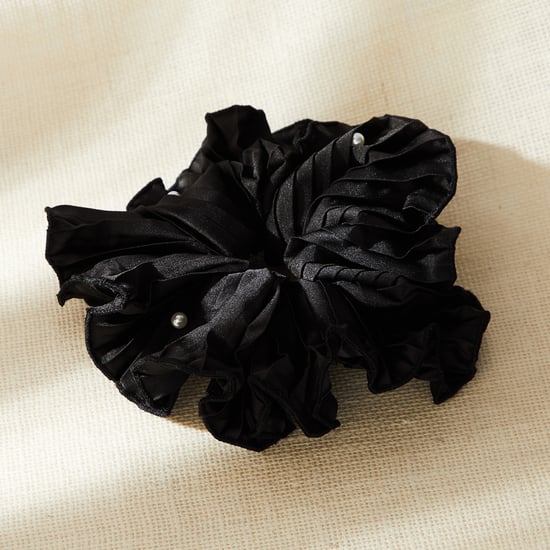 FAME FOREVER Pearl Embellished Scrunchie