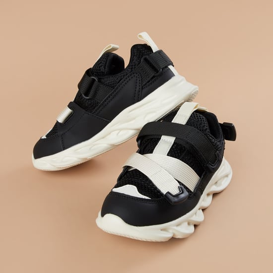 FAME FOREVER Panelled Low Top Sneakers