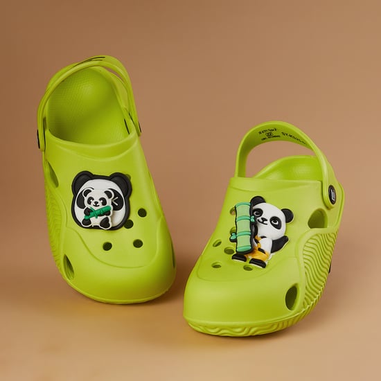 FAME FOREVER Appliqued Clogs