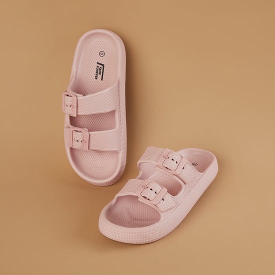 FAME FOREVER Textured Sandals