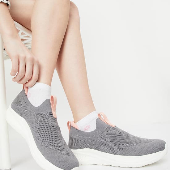 Women Mesh Slip On Sports Shoes