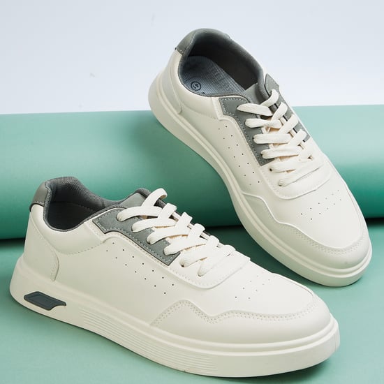 Men Perforations Lace Up Sneakers