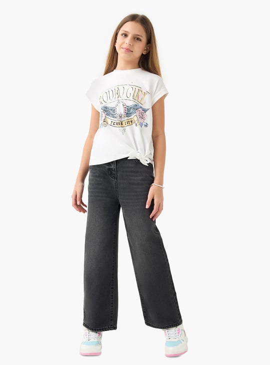 Juniors Graphic Print T-shirt with Short Sleeves and Knot Detail