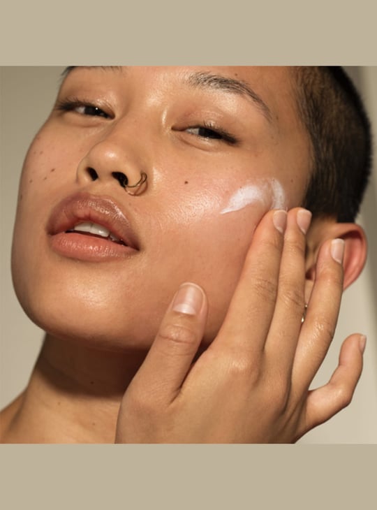 THE BODY SHOP Light Essence SPF 50 PA +++ Skin Defence - 60ml