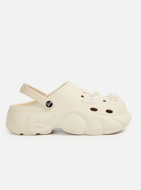 GINGER Charm Detailed Clogs