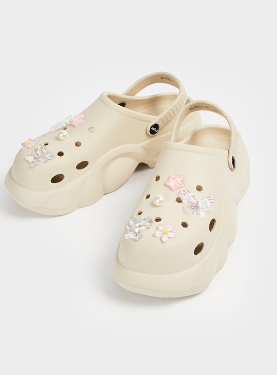 GINGER Charm Detailed Clogs