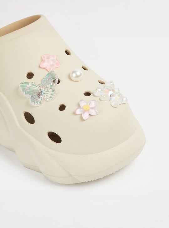 GINGER Charm Detailed Clogs