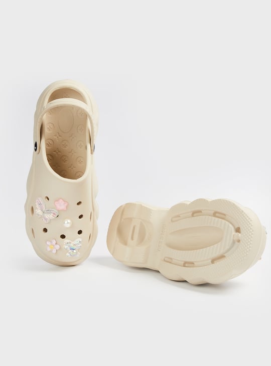 GINGER Charm Detailed Clogs