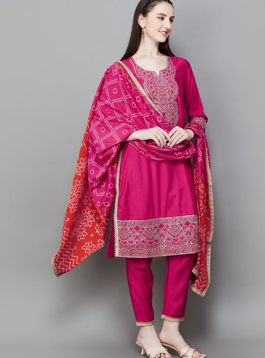 RANGRITI Embroidered Straight Kurta Set