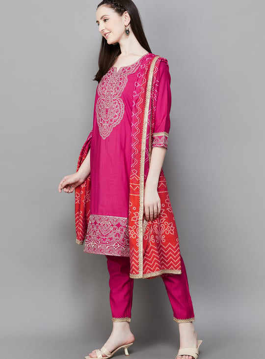 RANGRITI Embroidered Straight Kurta Set