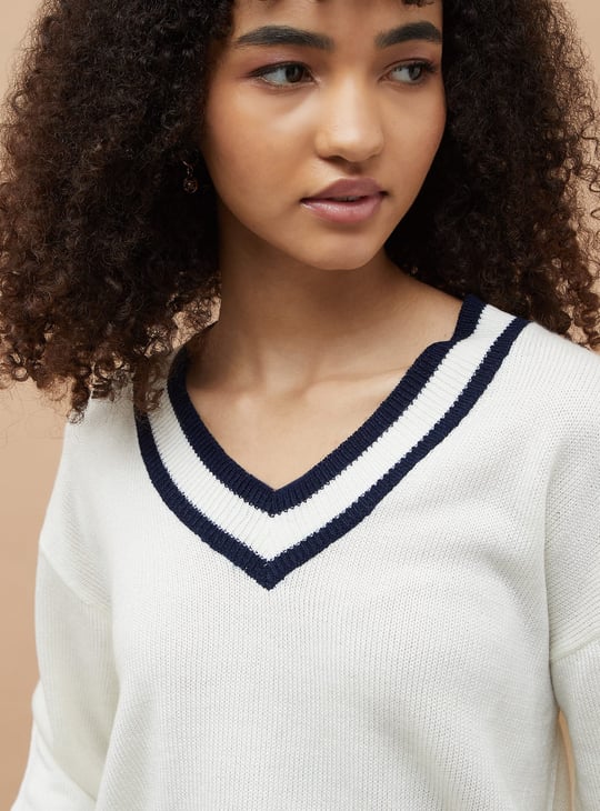 GINGER Solid V-Neck Sweater