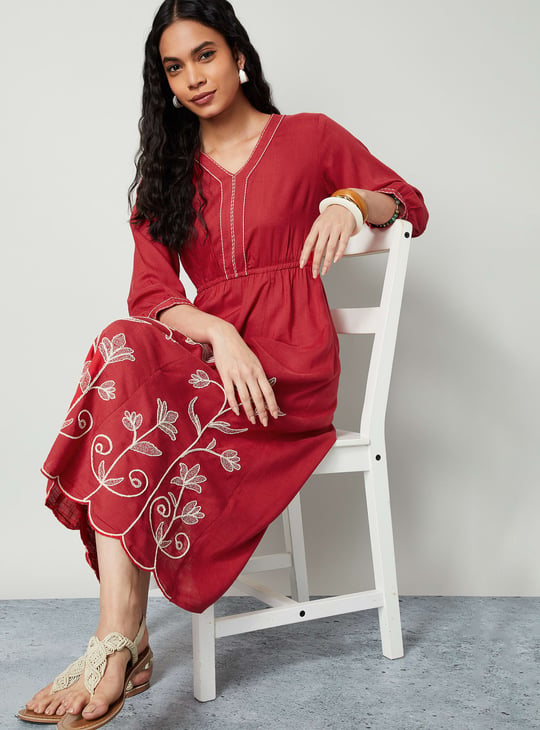 COLOUR ME Embroidered Midi Dress COLOUR ME Embroidered Midi Dress