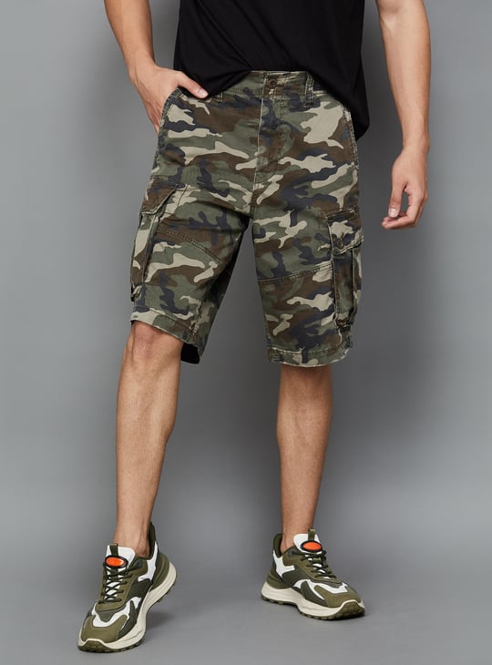 AMERICAN EAGLE Men Camouflage Printed Cargo Shorts