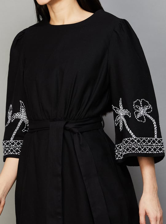 green emerald velvet dress MARQUEE Black Embroidered Sequined Midi Dress main image 0