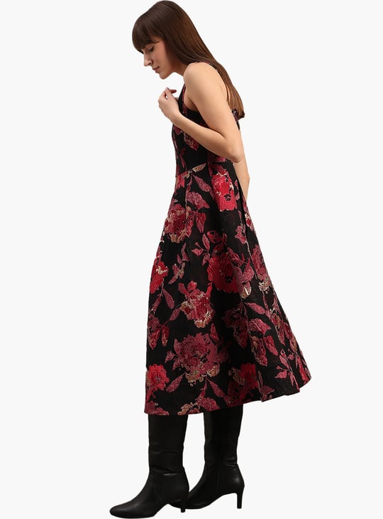 green emerald velvet dress Buy VERO MODA Women Geometric Print Black Viscose Midi Length Fit and Flare  Dress at Amazon.in main image 0