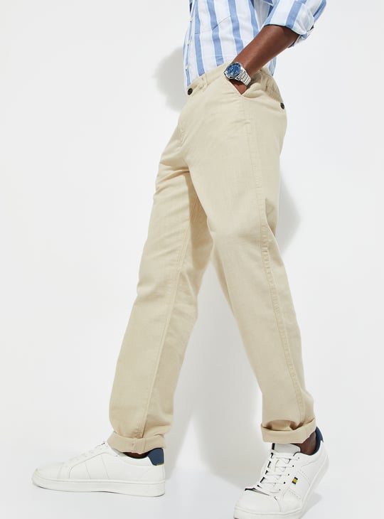 URB_N Men Slim Fit Solid Chinos