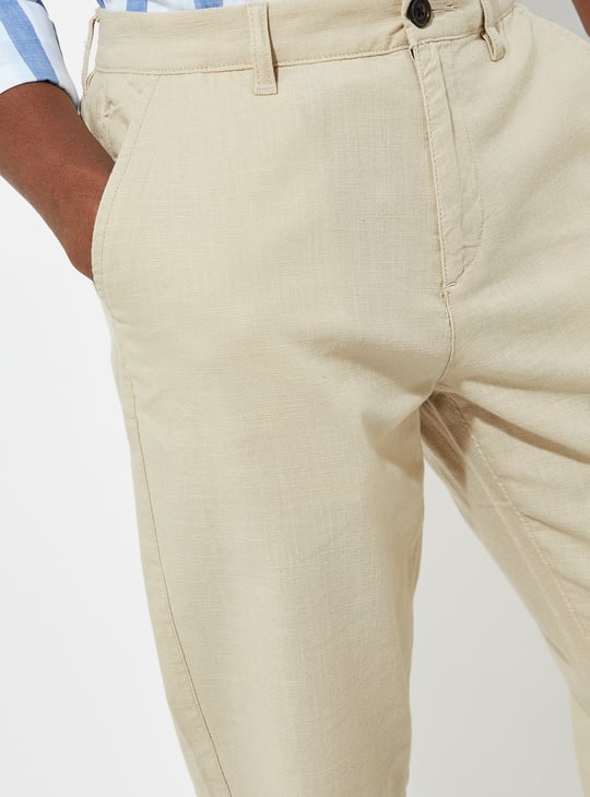 URB_N Men Slim Fit Solid Chinos