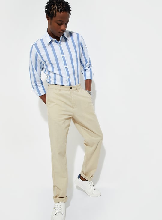 URB_N Men Slim Fit Solid Chinos