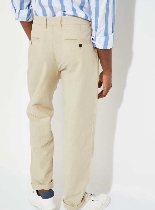 URB_N Men Slim Fit Solid Chinos