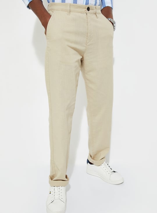URB_N Men Slim Fit Solid Chinos