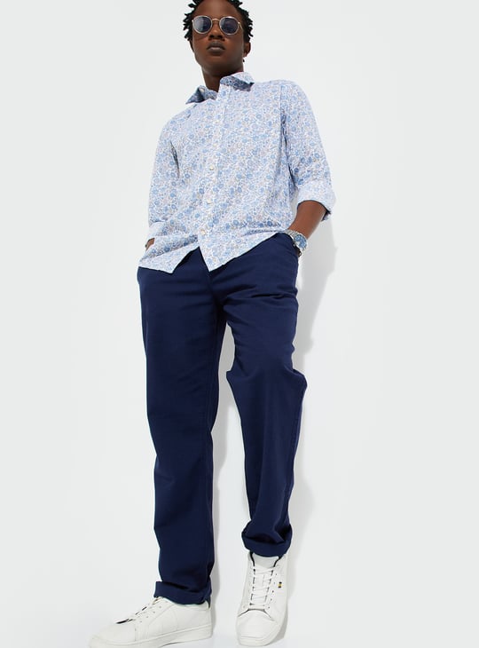 URB_N Men Slim Fit Solid Chinos