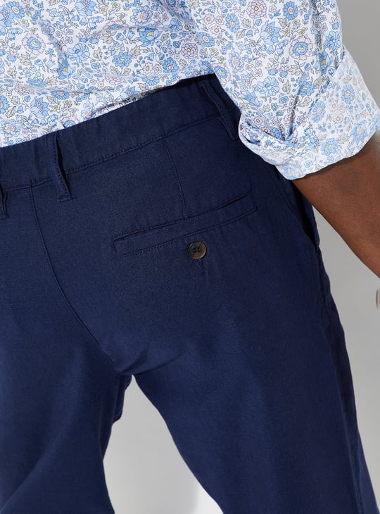 URB_N Men Slim Fit Solid Chinos