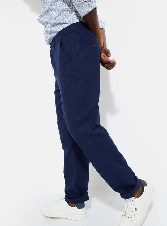 URB_N Men Slim Fit Solid Chinos