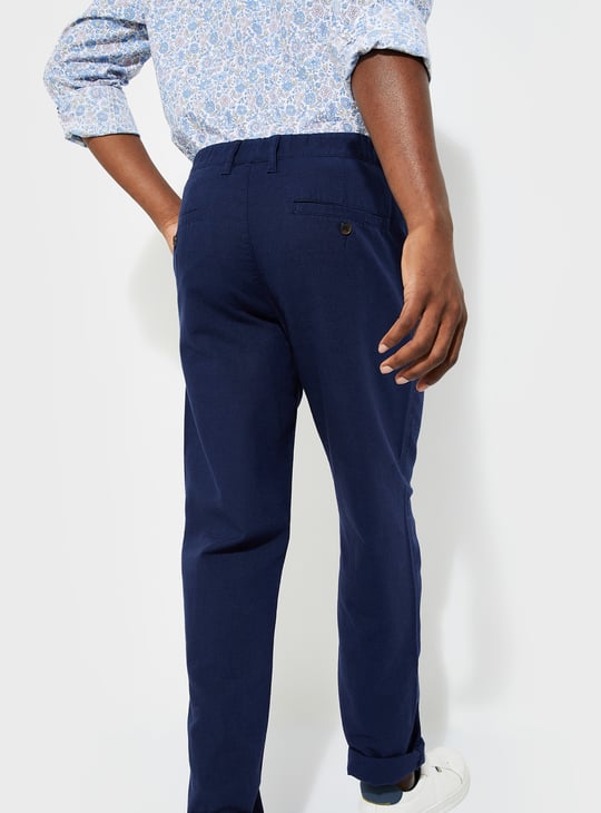 URB_N Men Slim Fit Solid Chinos