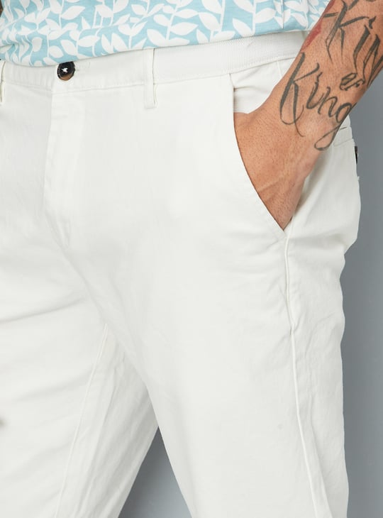 Men Slim Fit Solid Chinos