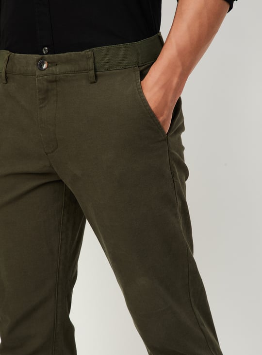 Men Slim Fit Solid Chinos