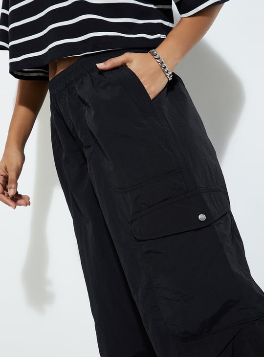 URB_N Women Solid Cargo Parachute Pants
