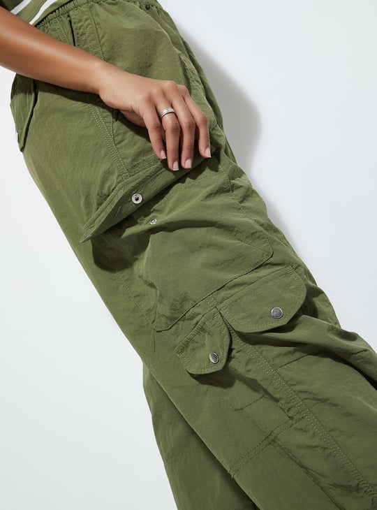 URB_N Women Solid Cargo Parachute Pants