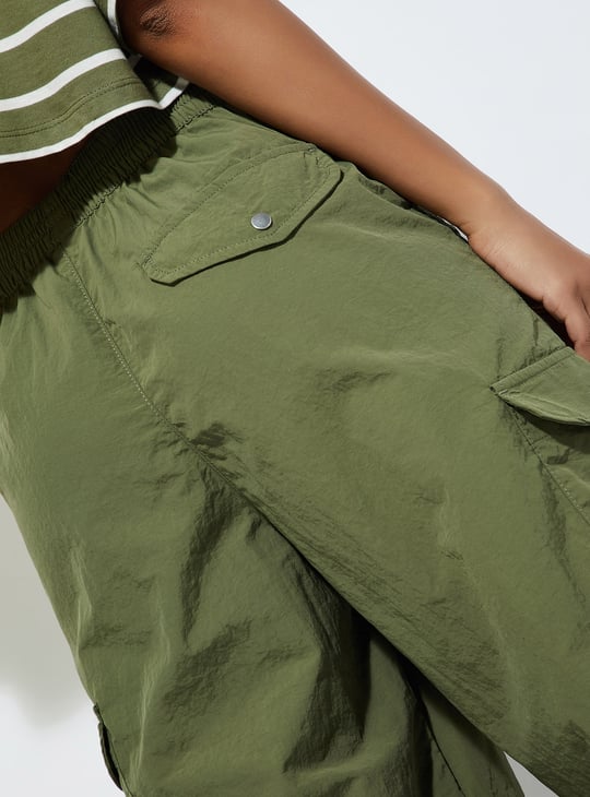 URB_N Women Solid Cargo Parachute Pants