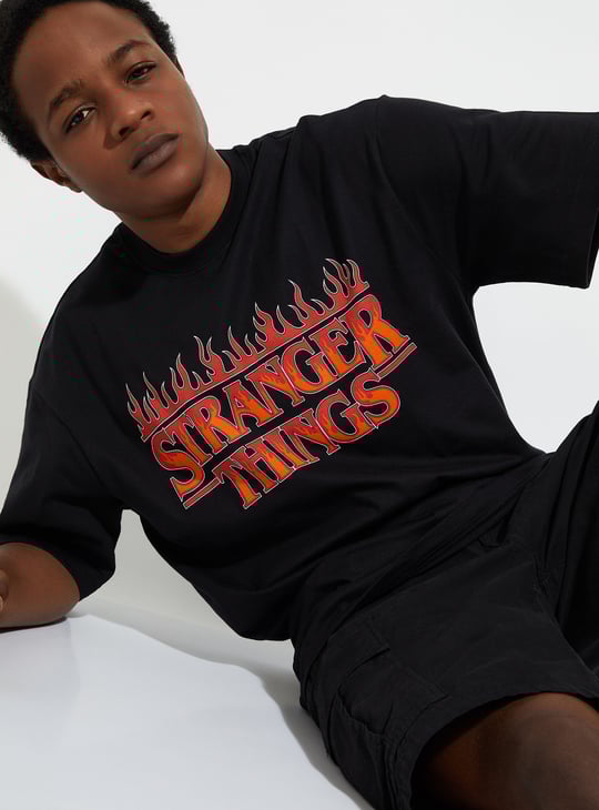 URB_N Men Oversized Stranger Things Printed T-shirt Black Printed